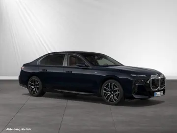 BMW 750e xDrive TV
