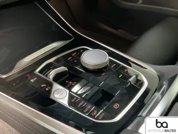 BMW X5 xD 50e M Sport Pro 22  Pano DrivPro Luft AHK