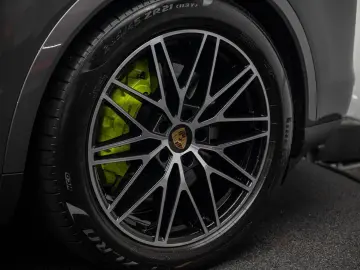 PORSCHE Cayenne  E-HYBRID - 3.0 V6 470 CH