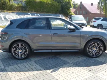 PORSCHE Cayenne S tolle Farbkombi Pano Sport Design