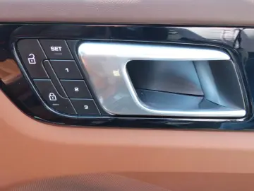 PORSCHE Cayenne S tolle Farbkombi Pano Sport Design