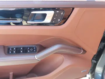 PORSCHE Cayenne S tolle Farbkombi Pano Sport Design