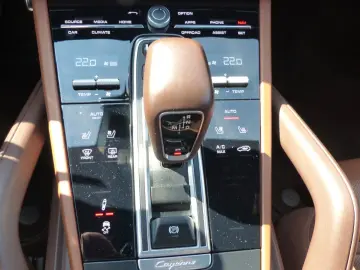 PORSCHE Cayenne S tolle Farbkombi Pano Sport Design