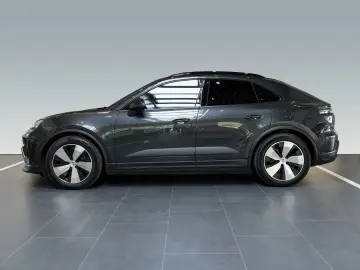 PORSCHE Macan 4 Surround View Luftfederung Panoramadach