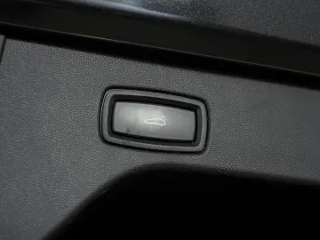 PORSCHE Macan 4 Surround View Luftfederung Panoramadach