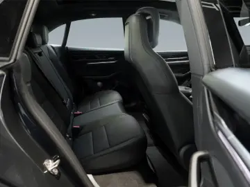 PORSCHE Macan 4 Surround View Luftfederung Panoramadach