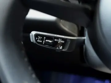 PORSCHE Macan 4 Surround View Luftfederung Panoramadach