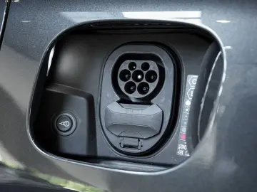 PORSCHE Macan 4 Surround View Luftfederung Panoramadach
