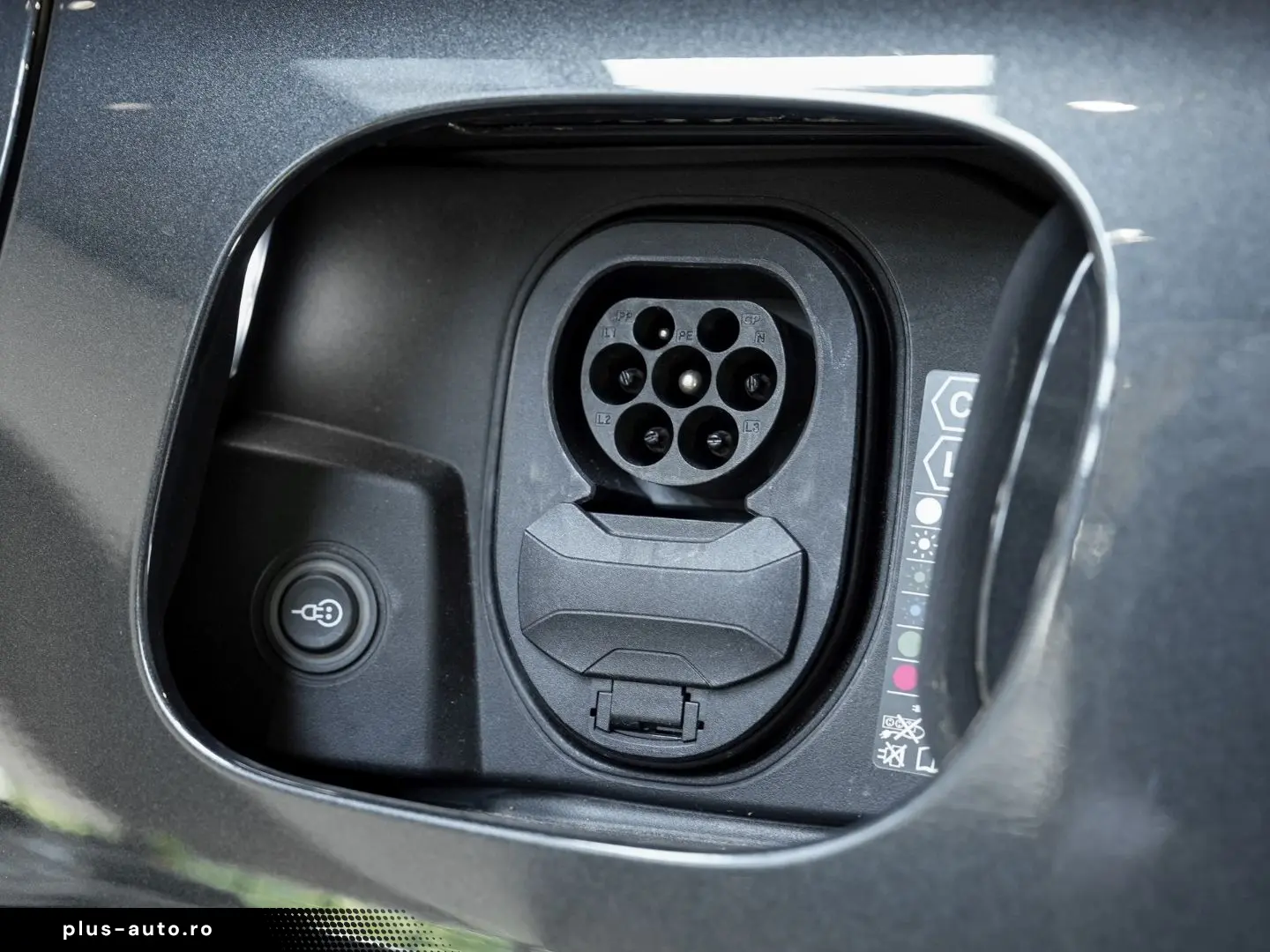 PORSCHE Macan 4 Surround View Luftfederung Panoramadach