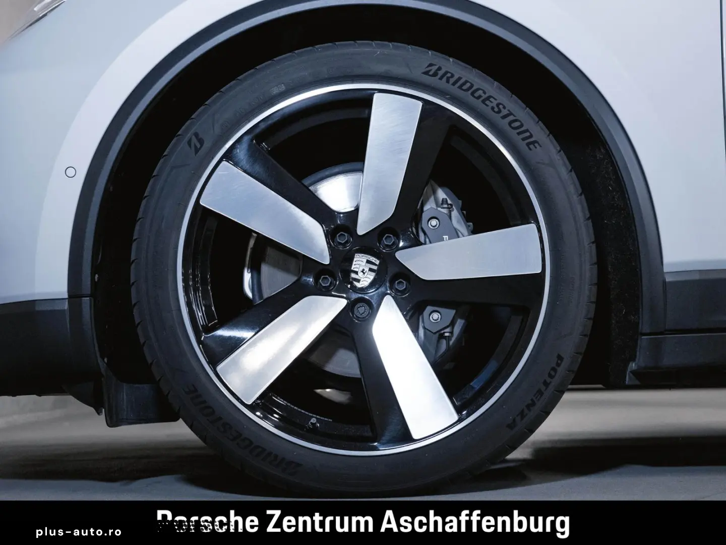 PORSCHE Macan 4 Electric Panoramadach Servolenkung Plus