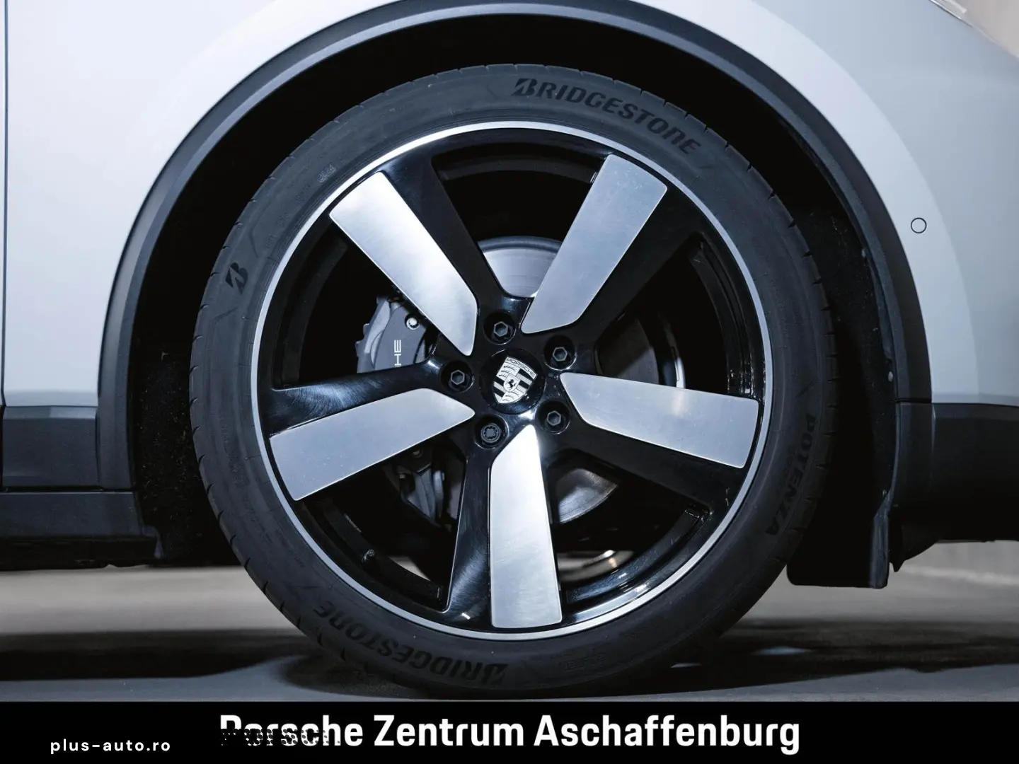 PORSCHE Macan 4 Electric Panoramadach Servolenkung Plus