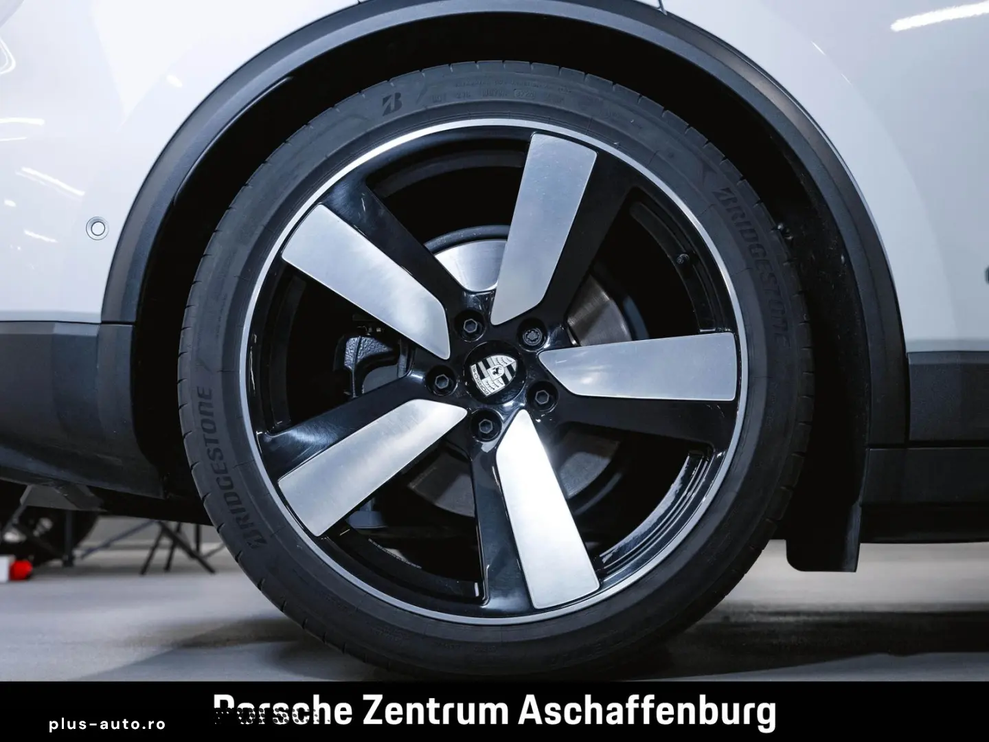 PORSCHE Macan 4 Electric Panoramadach Servolenkung Plus