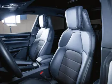 PORSCHE Macan 4 Electric Panoramadach Servolenkung Plus