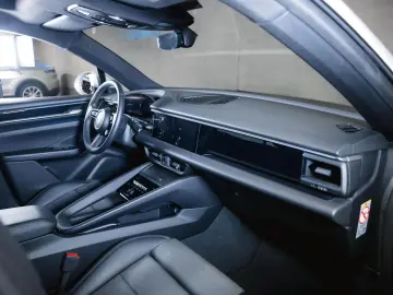 PORSCHE Macan 4 Electric Panoramadach Servolenkung Plus