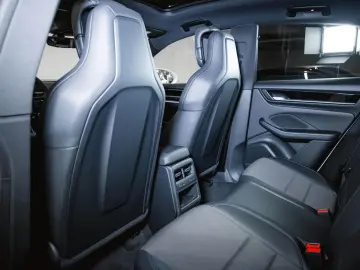 PORSCHE Macan 4 Electric Panoramadach Servolenkung Plus