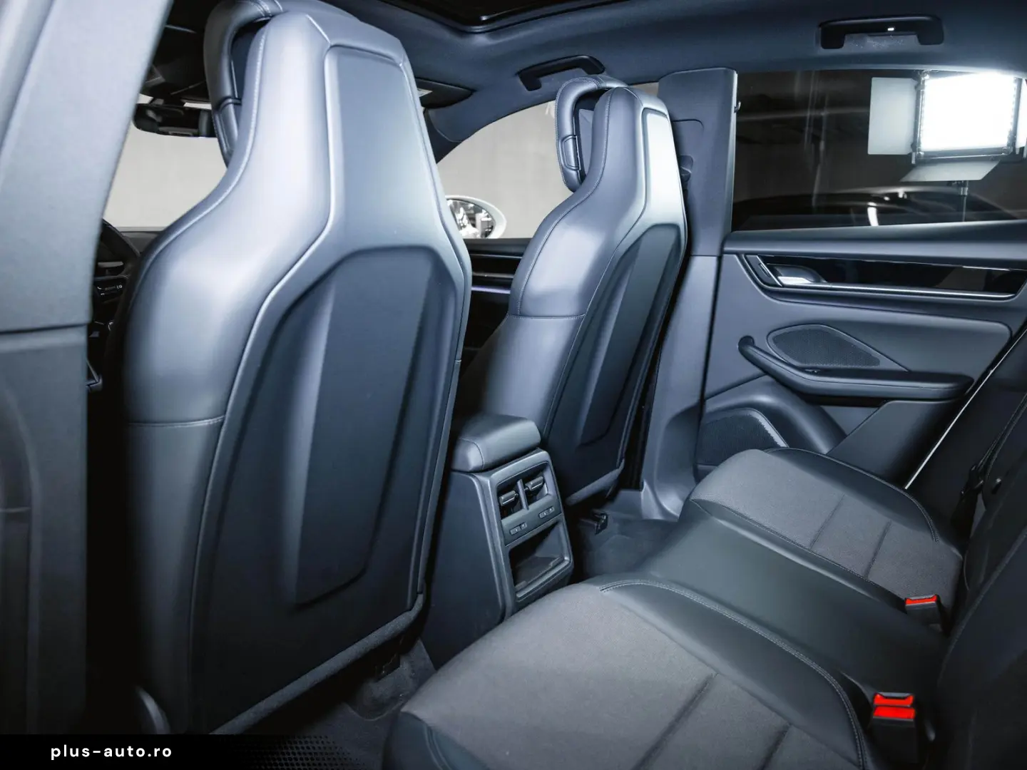 PORSCHE Macan 4 Electric Panoramadach Servolenkung Plus