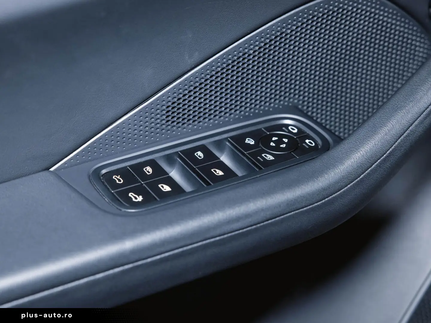 PORSCHE Macan 4 Electric Panoramadach Servolenkung Plus