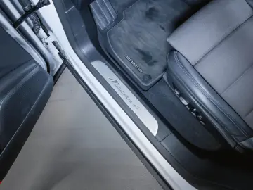 PORSCHE Macan 4 Electric Panoramadach Servolenkung Plus