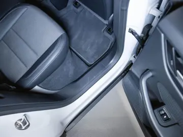 PORSCHE Macan 4 Electric Panoramadach Servolenkung Plus