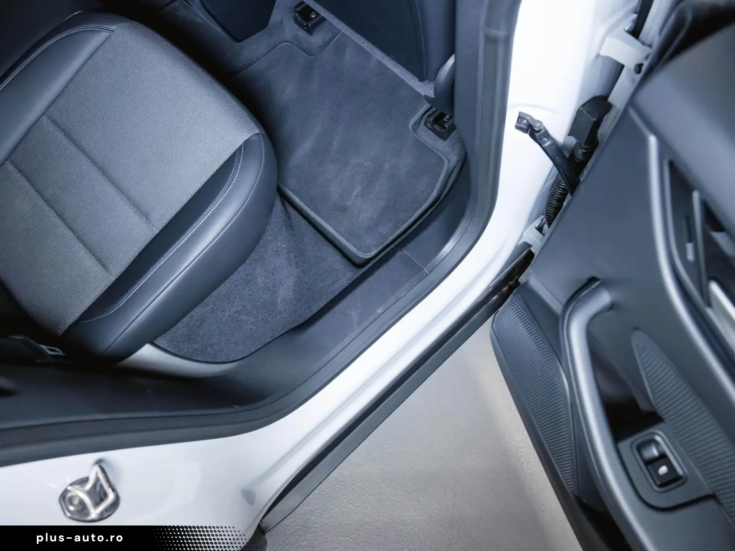 PORSCHE Macan 4 Electric Panoramadach Servolenkung Plus