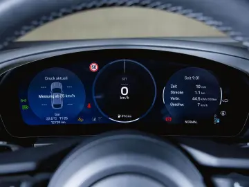 PORSCHE Macan 4 Electric Panoramadach Servolenkung Plus