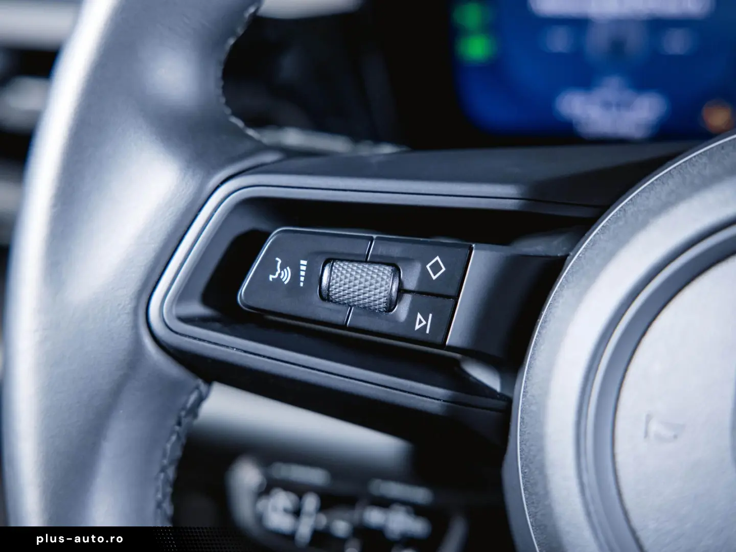 PORSCHE Macan 4 Electric Panoramadach Servolenkung Plus