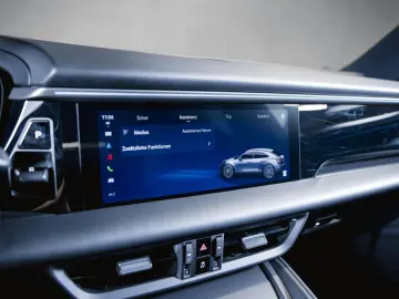 PORSCHE Macan 4 Electric Panoramadach Servolenkung Plus