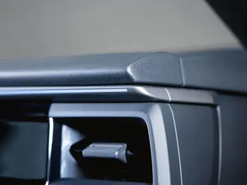 PORSCHE Macan 4 Electric Panoramadach Servolenkung Plus