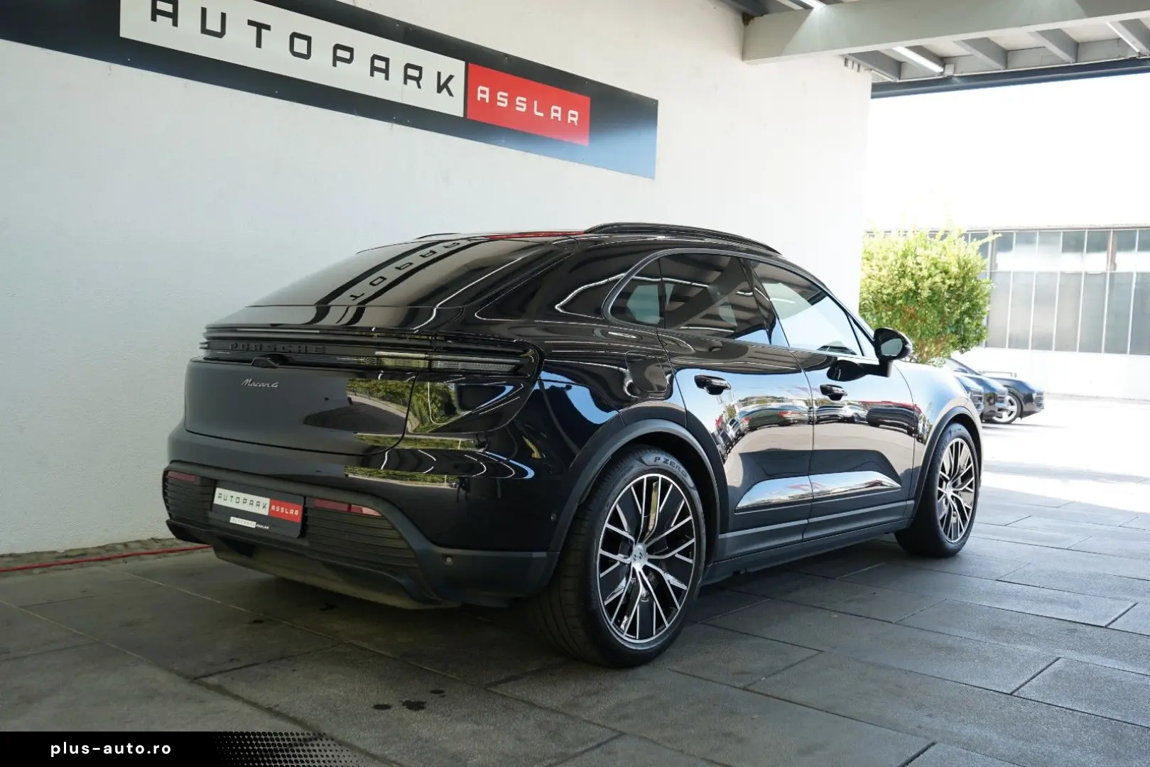 PORSCHE Macan 4 Electric LUFT PANO 18W MATRIX ACC HAL 21