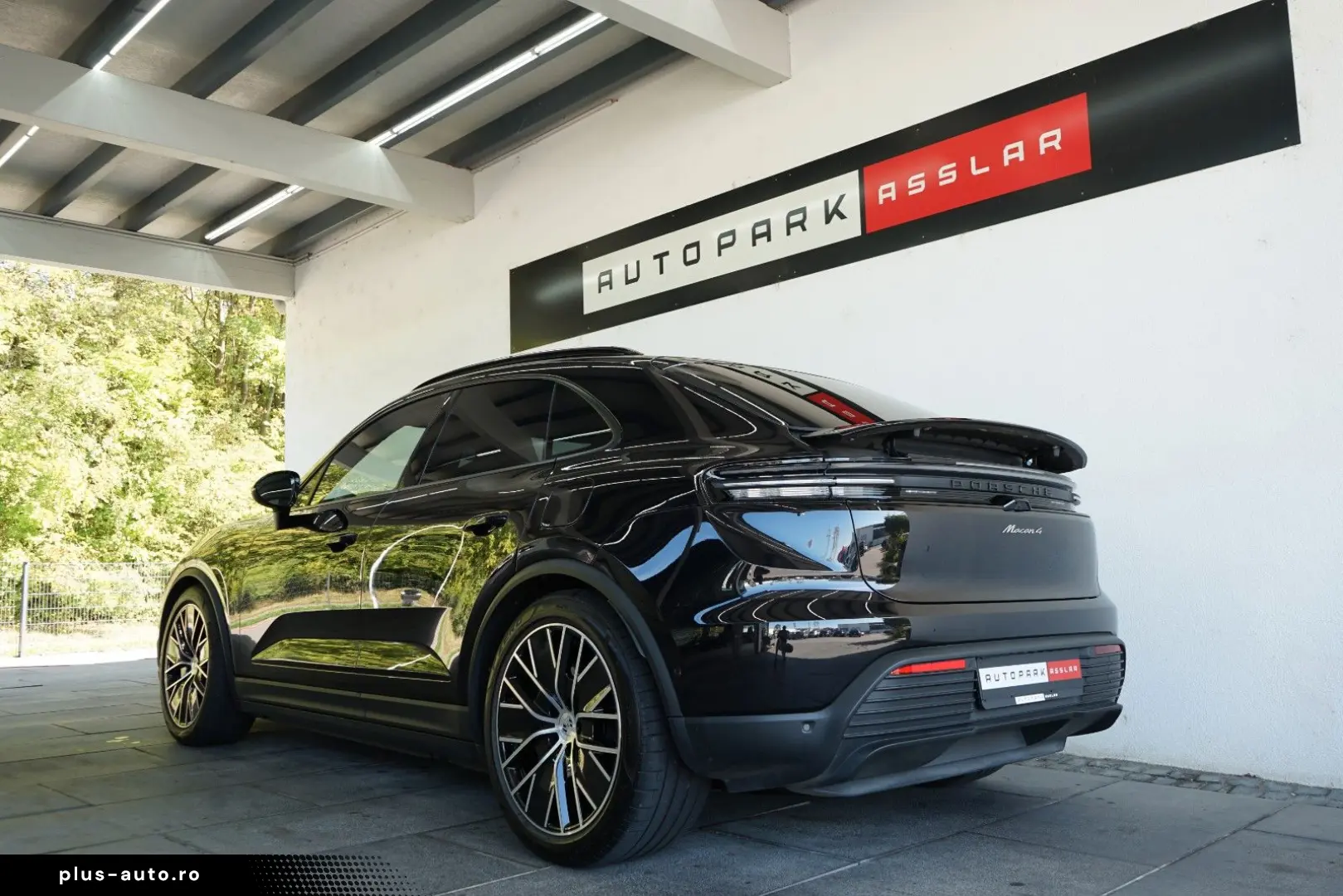 PORSCHE Macan 4 Electric LUFT PANO 18W MATRIX ACC HAL 21