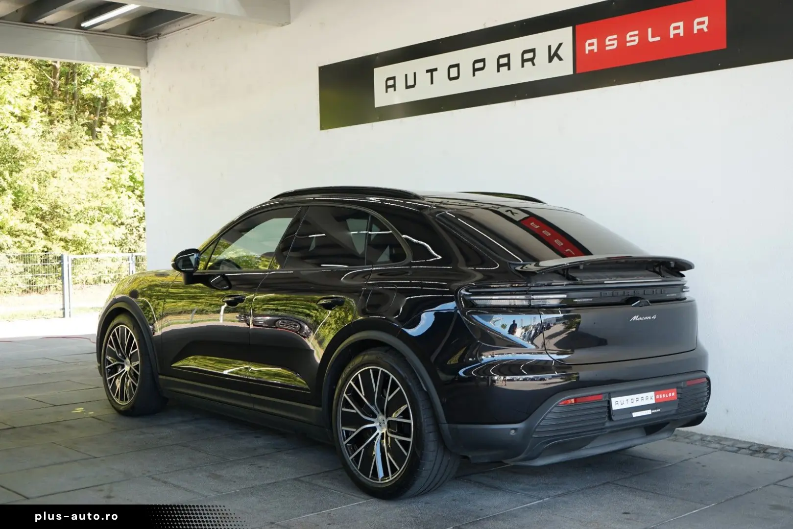 PORSCHE Macan 4 Electric LUFT PANO 18W MATRIX ACC HAL 21