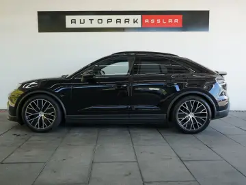PORSCHE Macan 4 Electric LUFT PANO 18W MATRIX ACC HAL 21