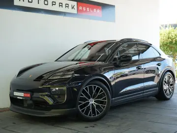 PORSCHE Macan 4 Electric LUFT PANO 18W MATRIX ACC HAL 21
