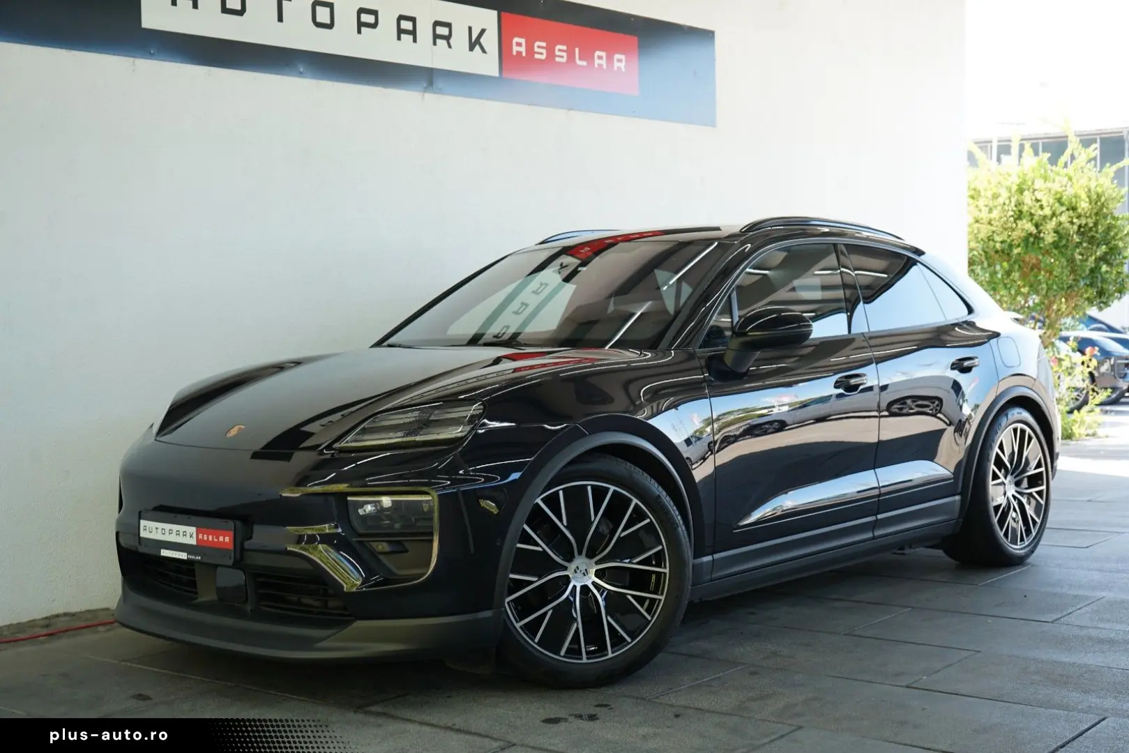 PORSCHE Macan 4 Electric LUFT PANO 18W MATRIX ACC HAL 21