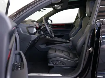 PORSCHE Macan 4 Electric LUFT PANO 18W MATRIX ACC HAL 21