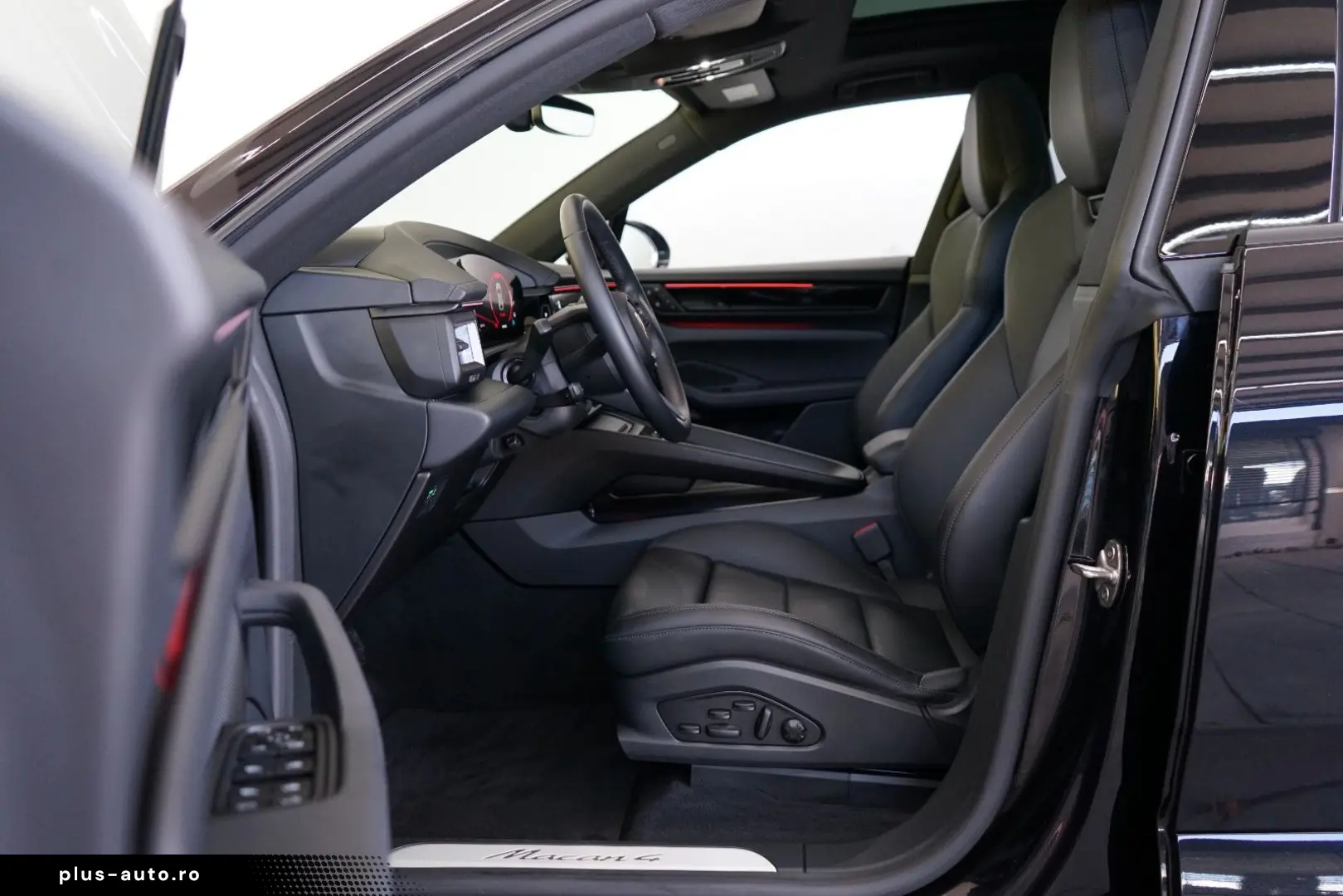 PORSCHE Macan 4 Electric LUFT PANO 18W MATRIX ACC HAL 21