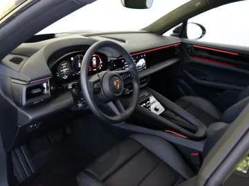 PORSCHE Macan 4 Electric LUFT PANO 18W MATRIX ACC HAL 21
