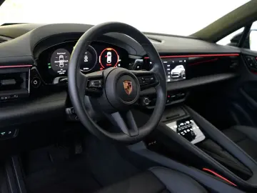 PORSCHE Macan 4 Electric LUFT PANO 18W MATRIX ACC HAL 21