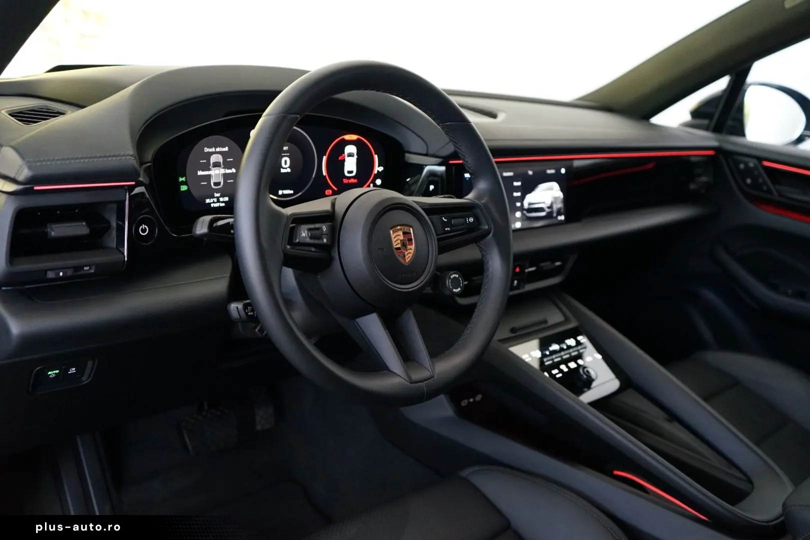 PORSCHE Macan 4 Electric LUFT PANO 18W MATRIX ACC HAL 21