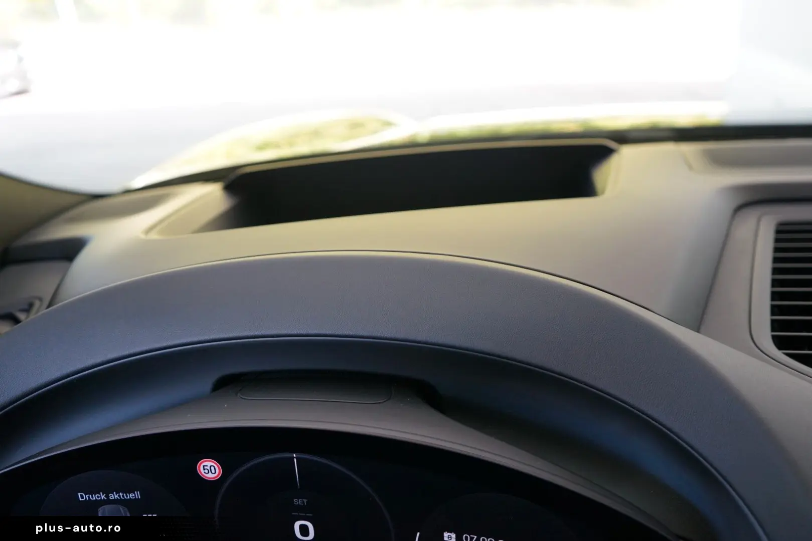 PORSCHE Macan 4 Electric LUFT PANO 18W MATRIX ACC HAL 21