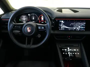 PORSCHE Macan 4 Electric LUFT PANO 18W MATRIX ACC HAL 21