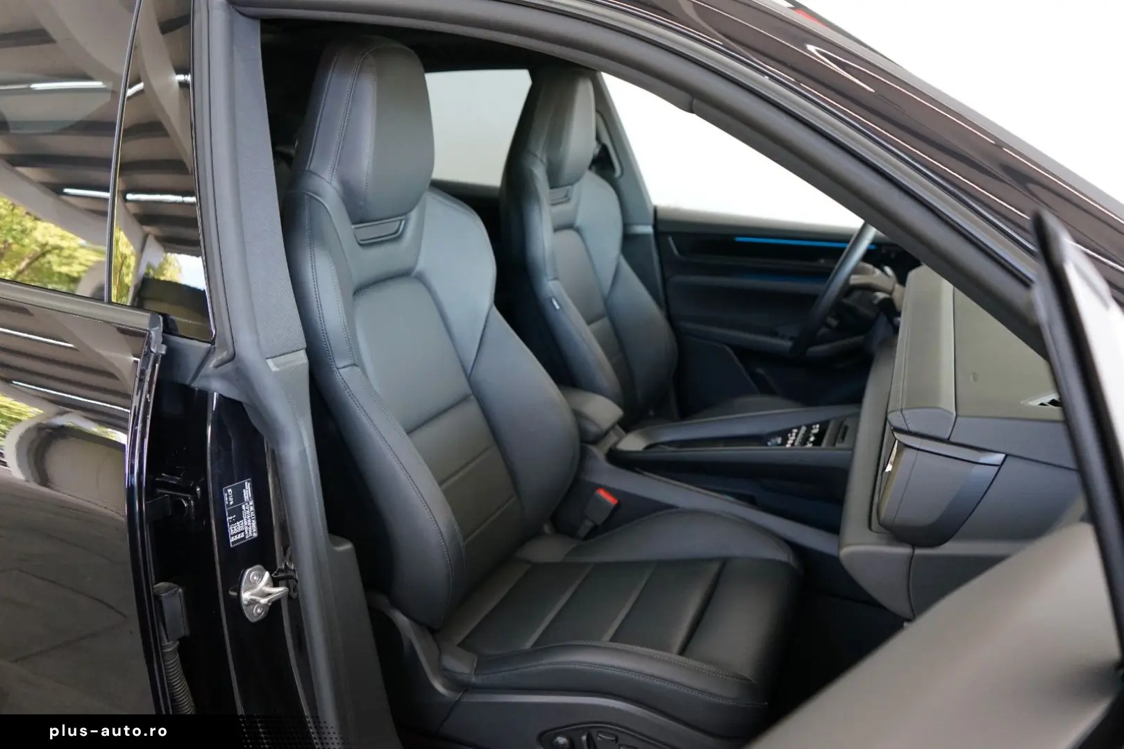 PORSCHE Macan 4 Electric LUFT PANO 18W MATRIX ACC HAL 21