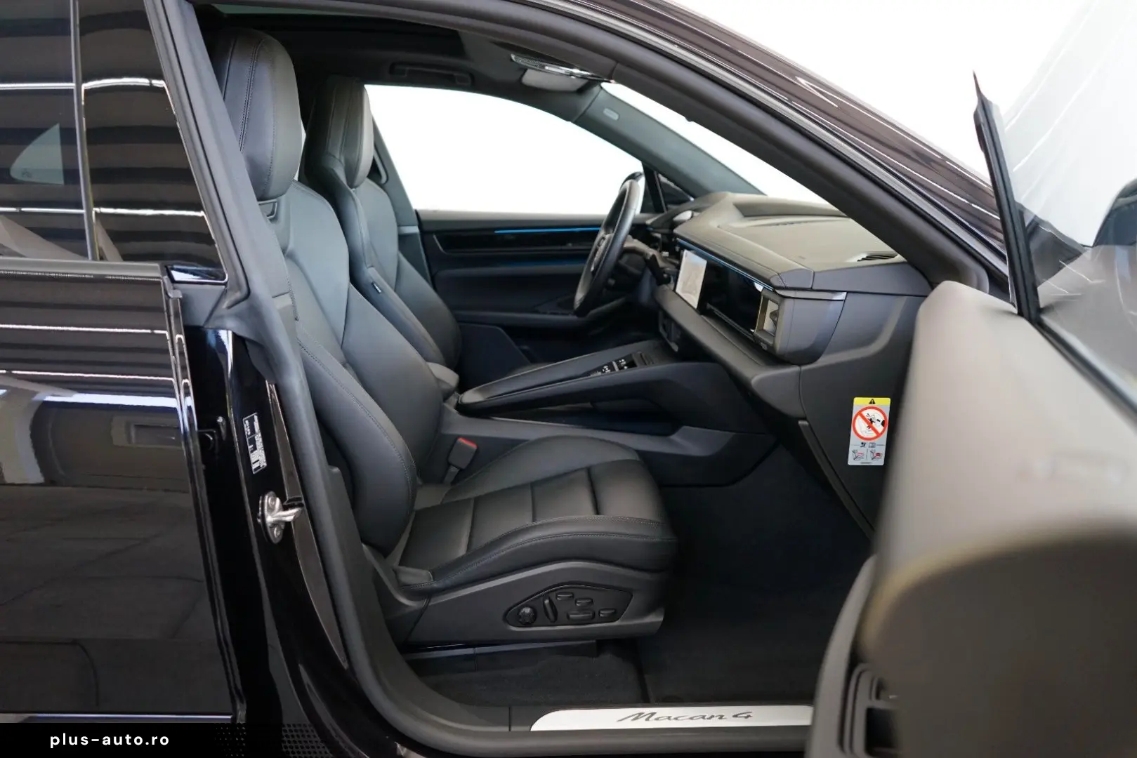 PORSCHE Macan 4 Electric LUFT PANO 18W MATRIX ACC HAL 21
