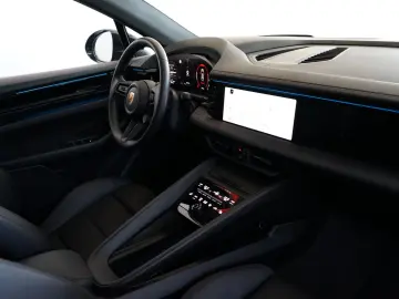 PORSCHE Macan 4 Electric LUFT PANO 18W MATRIX ACC HAL 21