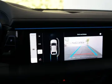 PORSCHE Macan 4 Electric LUFT PANO 18W MATRIX ACC HAL 21
