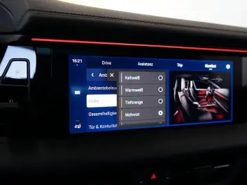 PORSCHE Macan 4 Electric LUFT PANO 18W MATRIX ACC HAL 21
