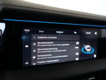 PORSCHE Macan 4 Electric LUFT PANO 18W MATRIX ACC HAL 21