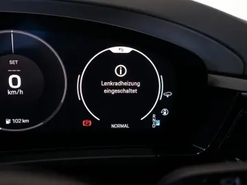 PORSCHE Macan 4 Electric LUFT PANO 18W MATRIX ACC HAL 21
