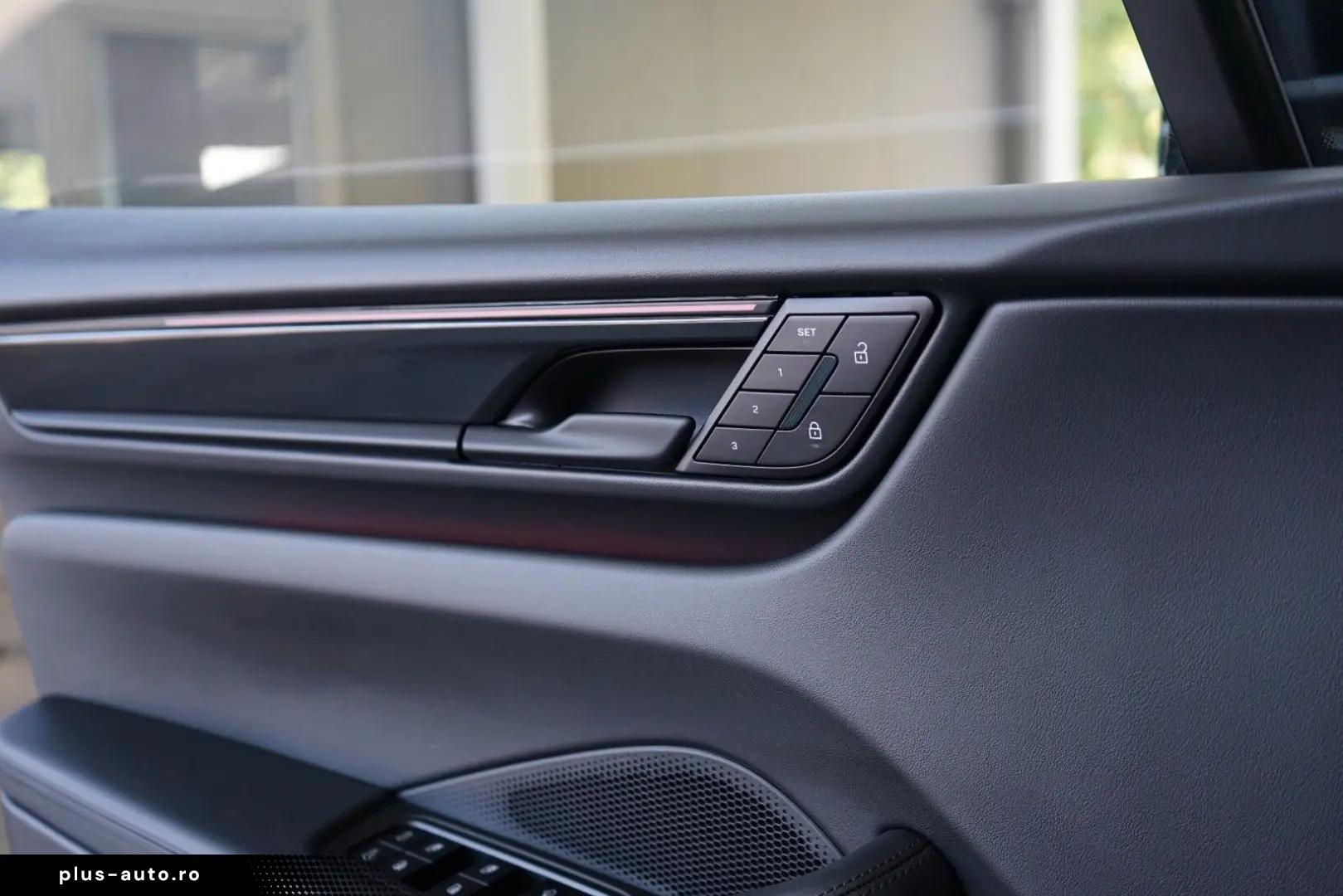 PORSCHE Macan 4 Electric LUFT PANO 18W MATRIX ACC HAL 21