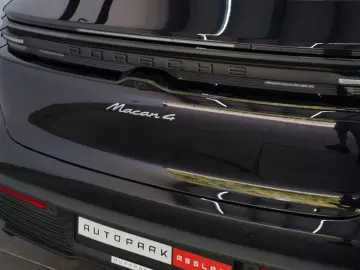 PORSCHE Macan 4 Electric LUFT PANO 18W MATRIX ACC HAL 21